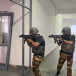 चारधाम ट्रांजिट कैंप में आतंकी हमले की सूचना से हड़कंप। पुलिस ने मॉक ड्रिल से परखी दक्षता। कई विभागों ने दिखाया आपसी तालमेल।