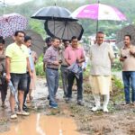 कैबिनेट मंत्री गणेश जोशी ने बीजापुर डैम के निकट मुख्य मार्ग का किया निरीक्षण