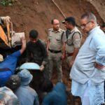 मलबे में दबे श्रमिकों का कराया रेस्क्यू, श्रमिकों को लेकर दून अस्पताल पहुंचे कैबिनेट मंत्री गणेश जोशी