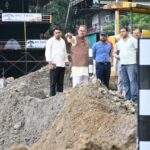देहरादून-मसूरी मार्ग के क्षतिग्रस्त हिस्से का मंत्री गणेश जोशी ने किया निरीक्षण, युद्धस्तर पर पुनर्निर्माण के निर्देश
