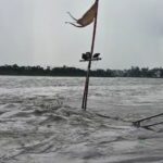 पहाड़ों में आफत की बारिश से खतरा, ऋषिकेश में चेतावनी के निशान पर पहुंची गंगा