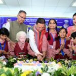 दिव्यांग बच्चों के बीच अपना जन्म दिवस मनाने पहुंचे मुख्यमंत्री पुष्कर सिंह धामी