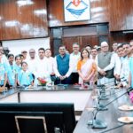 देवप्रयाग विधानसभा क्षेत्र के टॉपर विद्यार्थियों ने मुख्य सचिव से की मुलाकात