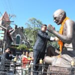  महात्मा गांधी व लाल बहादुर शास्त्री की जयंती अवसर पर अपर जिलाधिकारी विवेक राय ने किया माल्यार्पण कर दी श्रदांजलि 