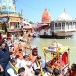 प्रधानमंत्री नरेन्द्र मोदी के सार्वजनिक सेवा के 25 वर्ष पूर्ण होने पर मुख्यमंत्री धामी ने मंत्रिमंडल के सहयोगियों के साथ हरकी पैड़ी पर किया गंगा पूजन एवं आरती