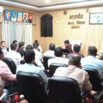 नगर निगम ऋषिकेश में निर्माणाधीन भवन, पार्किंग एवं विभिन्न विकास कार्यों की प्रगति की समीक्षा बैठक संपन्न